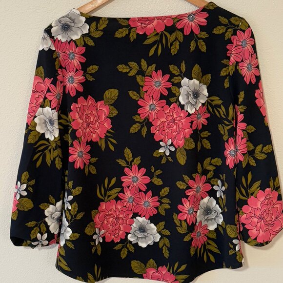 Ann Taylor‎ Factory Pink Floral 3/4 knotted Sleeve Top Size LP - Picture 4 of 7
